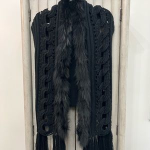 Cable knit sweater vest with detachable fur trim